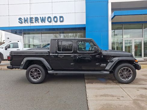 Used 2022 Jeep Gladiator Overland w/ Popular Equipment Package image 7