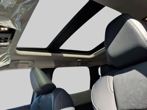 New 2025 Mitsubishi Outlander SE image 16