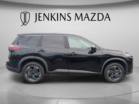 Used 2025 Nissan Rogue SV FWD image 8
