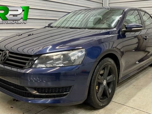 Used 2012 Volkswagen Passat 2.5 SE FWD image 1