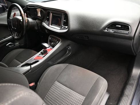 Used 2019 Dodge Challenger R/T w/ Driver Convenience Group RWD image 38