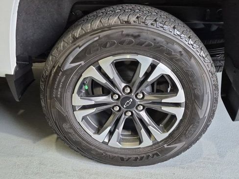 Used 2022 Chevrolet Colorado Z71 AWD/4WD image 8