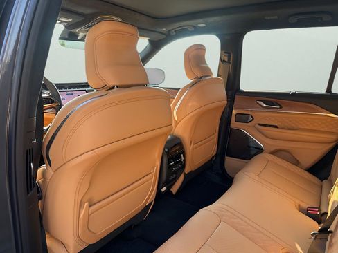 New 2025 Jeep Grand Cherokee Summit image 18