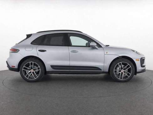 Used 2022 Porsche Macan AWD/4WD image 2