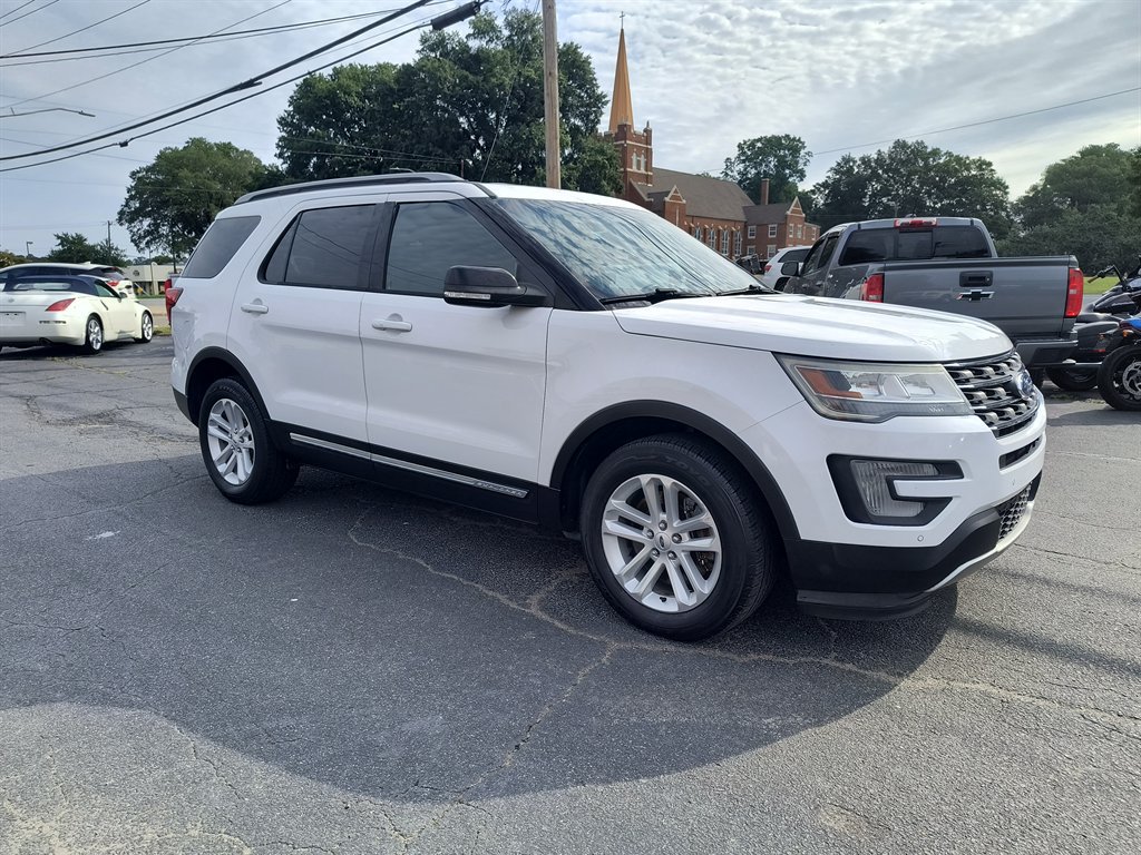 Used 2016 Ford Explorer XLT w/ Equipment Group 202A FWD image 7