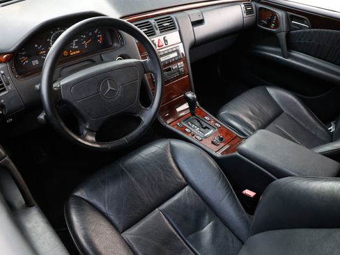 Used 1998 Mercedes-Benz E 320 E320 4DR SEDAN image 4