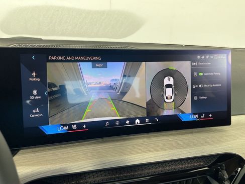 Used 2025 BMW 230i Coupe w/ M Sport Package image 27