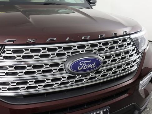 Certified 2022 Ford Explorer Limited AWD/4WD image 15