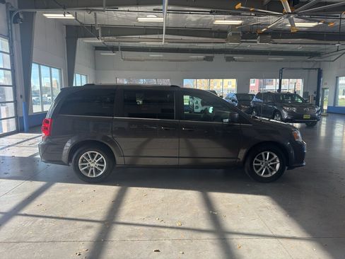 Used 2019 Dodge Grand Caravan SXT FWD image 6