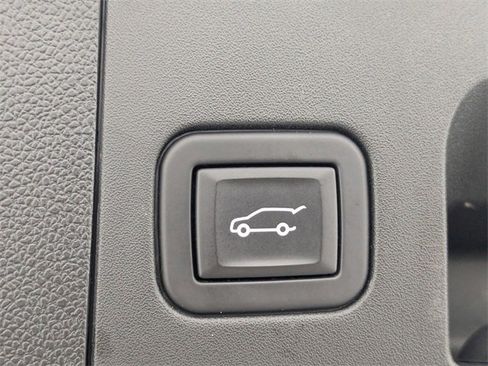 Used 2024 Cadillac XT4 Premium Luxury image 31