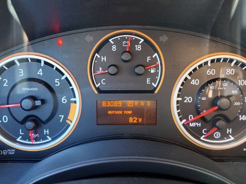 Used 2014 Nissan Titan SV w/ SV Value Truck Package image 15