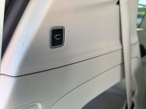 Used 2024 Chrysler Pacifica Touring-L FWD image 33