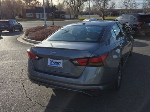 Used 2023 Nissan Altima 2.5 SV image 4