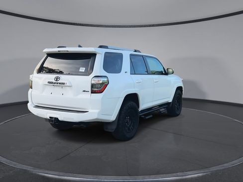 Used 2022 Toyota 4Runner SR5 AWD/4WD image 8
