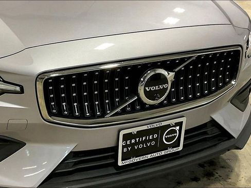 Certified 2026 Volvo V60 B5 Cross Country Ultra w/ Climate Package AWD/4WD image 33