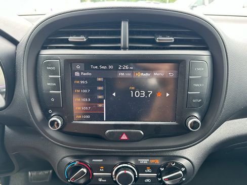 Used 2023 Kia Soul LX w/ LX Technology Package image 12