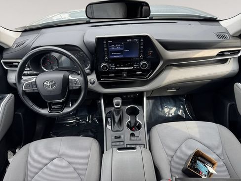 Used 2020 Toyota Highlander LE w/ Protection Package #3 AWD/4WD image 10