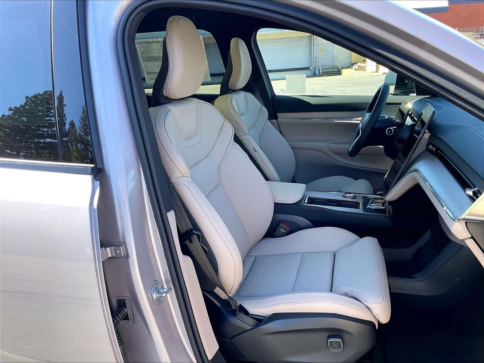 New 2026 Volvo EX90 Plus RWD image 32