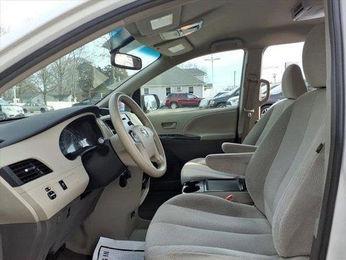 Used 2013 Toyota Sienna LE w/ Towing Pkg image 21