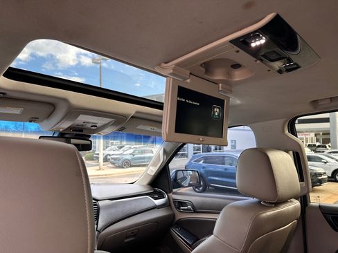 Used 2015 Chevrolet Suburban LTZ image 9