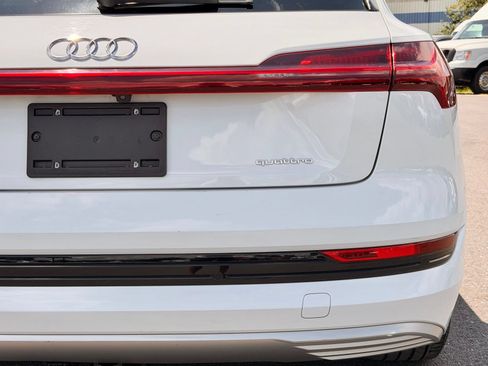 Used 2022 Audi e-tron Premium w/ Towing Package AWD/4WD image 15