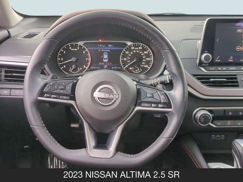 Used 2023 Nissan Altima 2.5 SR FWD image 12