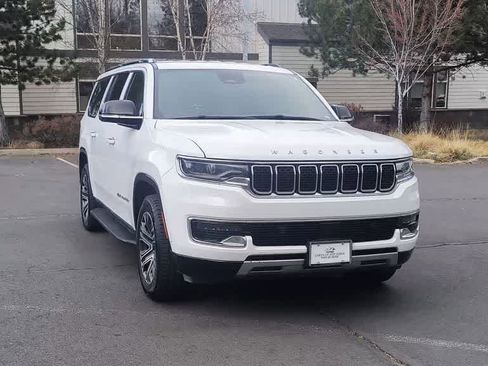 Used 2023 Jeep Wagoneer L Series II image 3