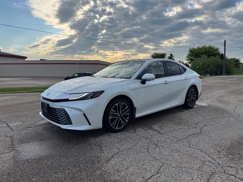 Used 2025 Toyota Camry XLE w/ Premium Plus Package AWD/4WD image 11
