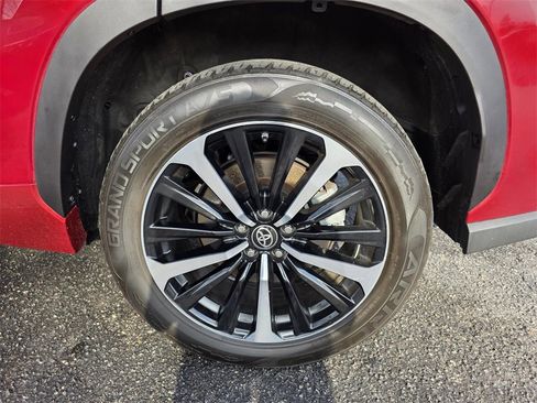 Used 2021 Toyota Highlander XSE image 11