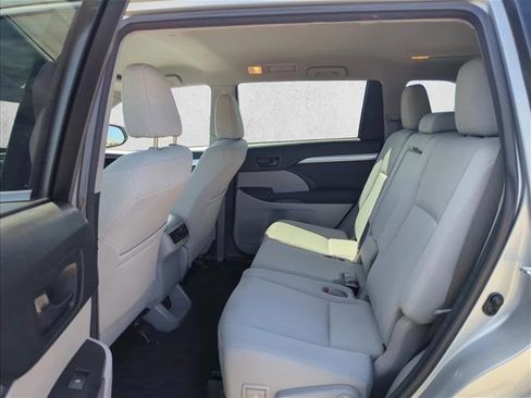 Used 2017 Toyota Highlander LE FWD image 20