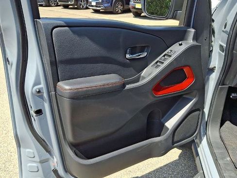 Certified 2025 Nissan Frontier PRO-4X AWD/4WD image 14