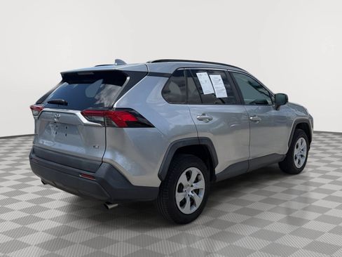 Used 2019 Toyota RAV4 LE FWD image 8