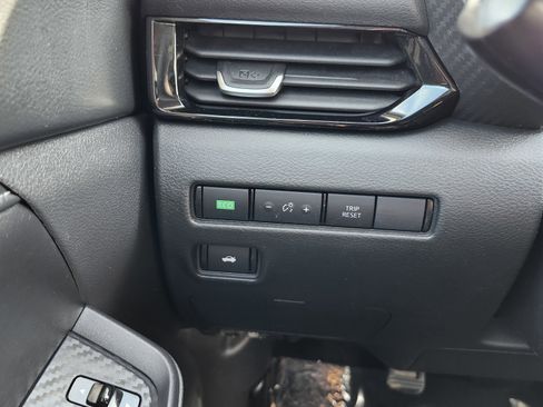 Used 2024 Nissan Sentra SV image 31