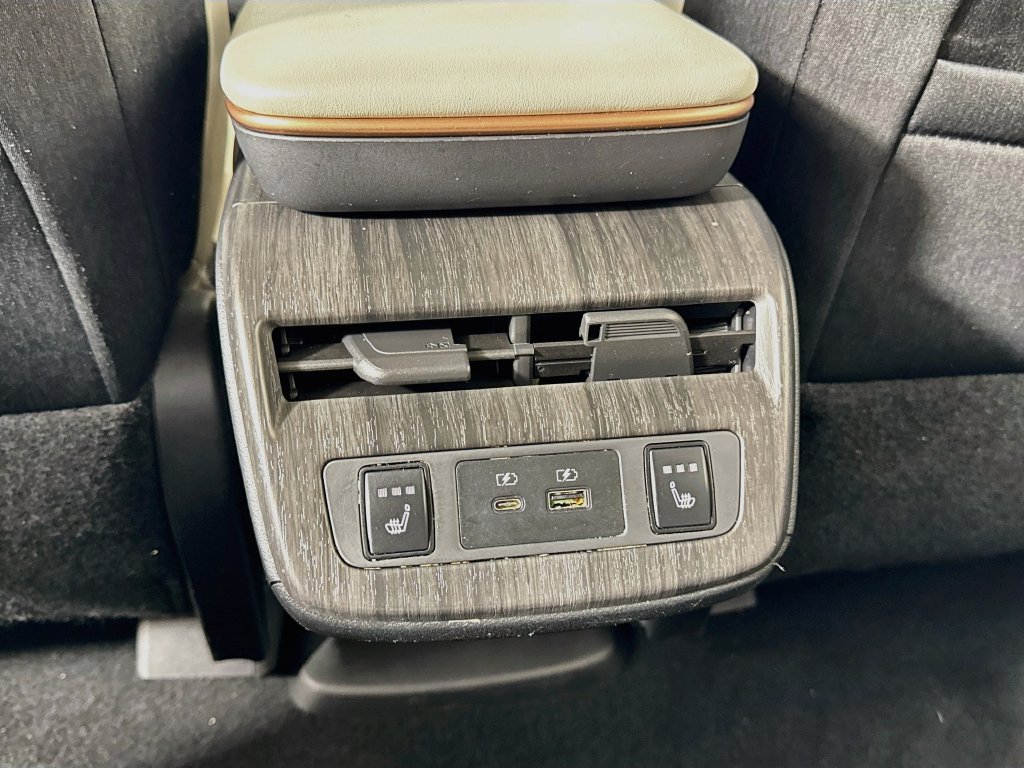 Used 2023 Nissan Ariya FWD image 19