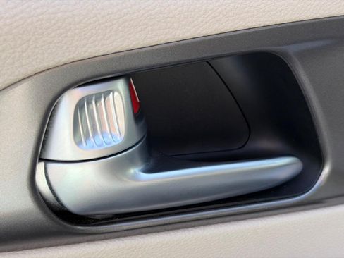 Used 2024 Chrysler Pacifica Touring-L FWD image 22