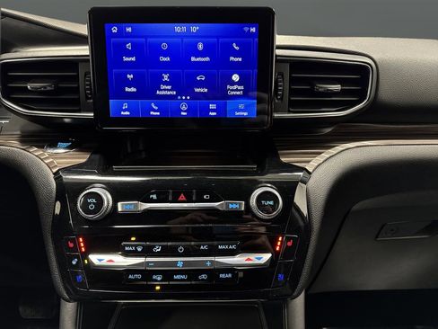 Used 2023 Ford Explorer Limited image 9