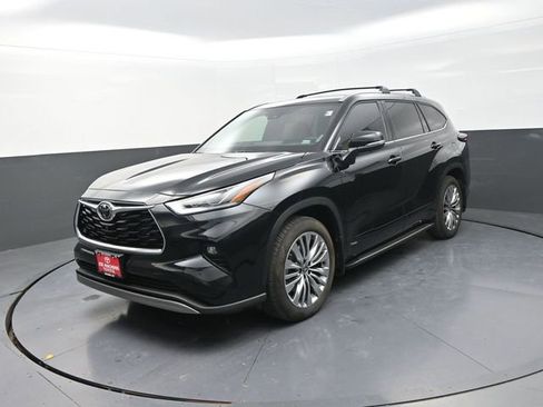 Used 2026 Toyota Highlander Platinum image 3