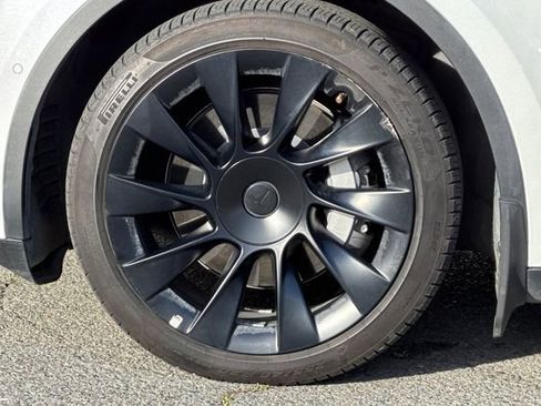 Used 2021 Tesla Model Y Long Range image 25