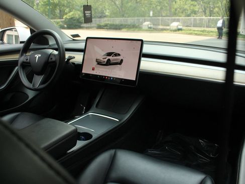Used 2023 Tesla Model 3 Standard Range RWD image 24