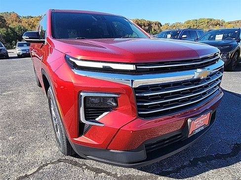 New 2026 Chevrolet Traverse LT image 11