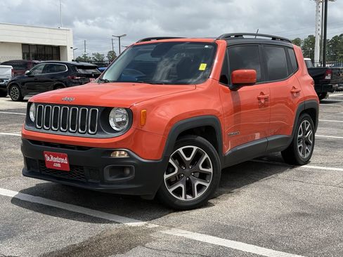 Used 2016 Jeep Renegade Latitude FWD image 1