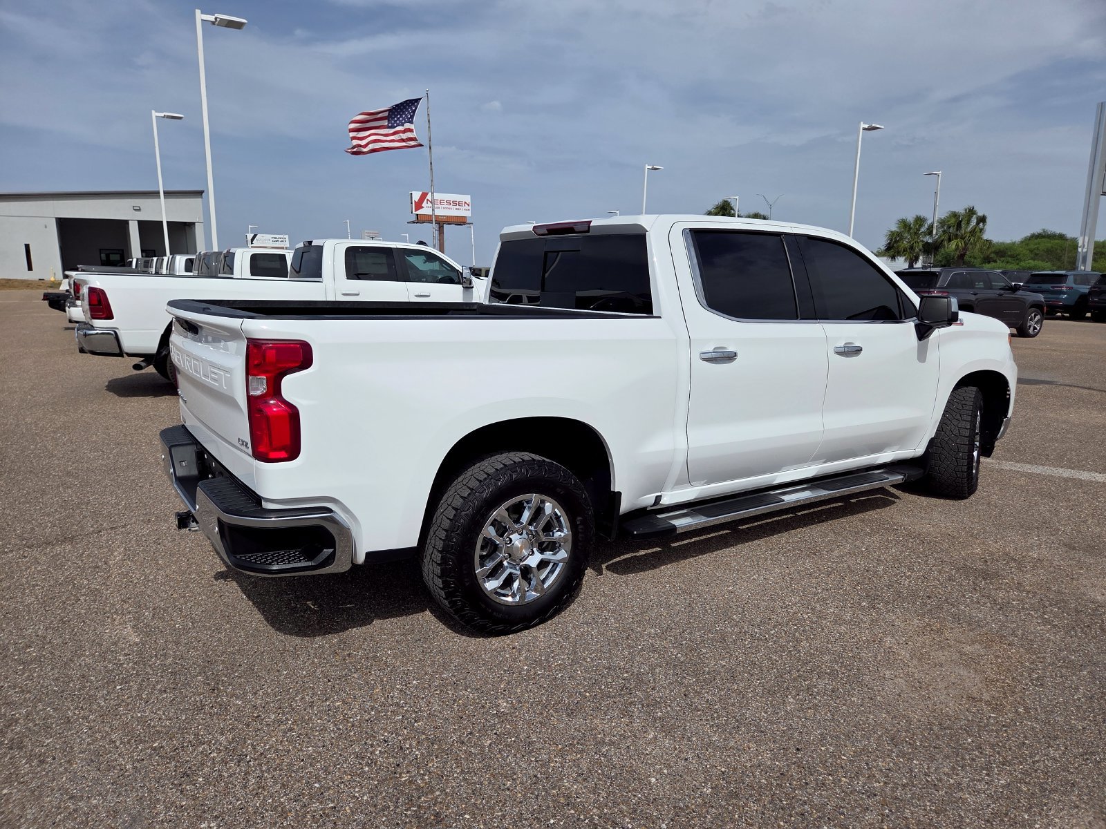 Used 2025 Chevrolet Silverado 1500 LTZ w/ Z71 Off-Road Package AWD/4WD image 9