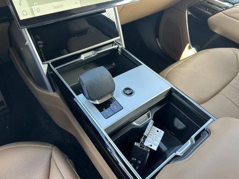 New 2026 Land Rover Range Rover Long Wheelbase SE AWD/4WD image 17