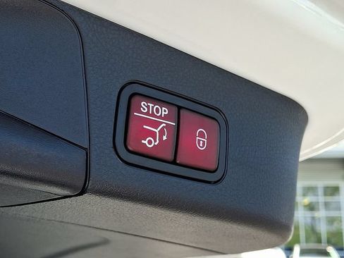 Used 2026 Mercedes-Benz GLB 250 4MATIC image 8