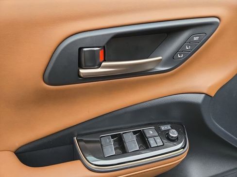 Used 2025 Toyota Crown Signia image 14