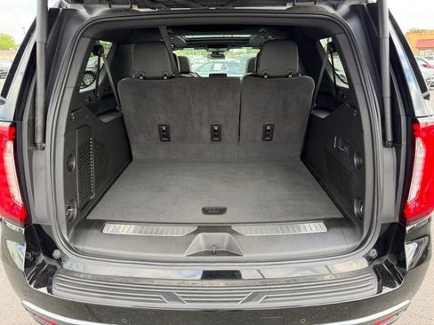 Used 2024 GMC Yukon XL AT4 w/ Technology Package AWD/4WD image 6