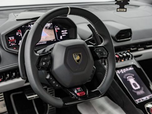 Used 2023 Lamborghini Huracan Tecnica image 18