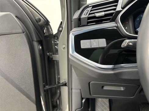 Used 2023 Audi Q3 2.0T Premium w/ Convenience Package image 31