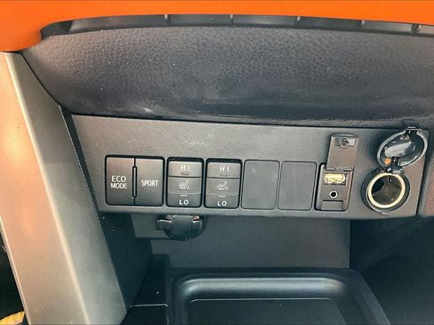 Used 2017 Toyota RAV4 Limited AWD/4WD image 34