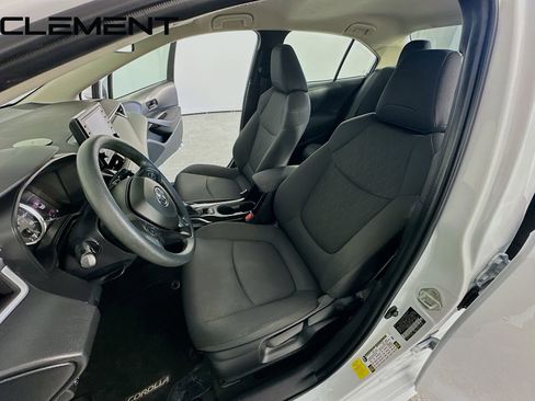 Used 2022 Toyota Corolla LE image 28
